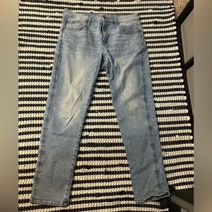 American Eagle light washed Jeans : Size 32/32